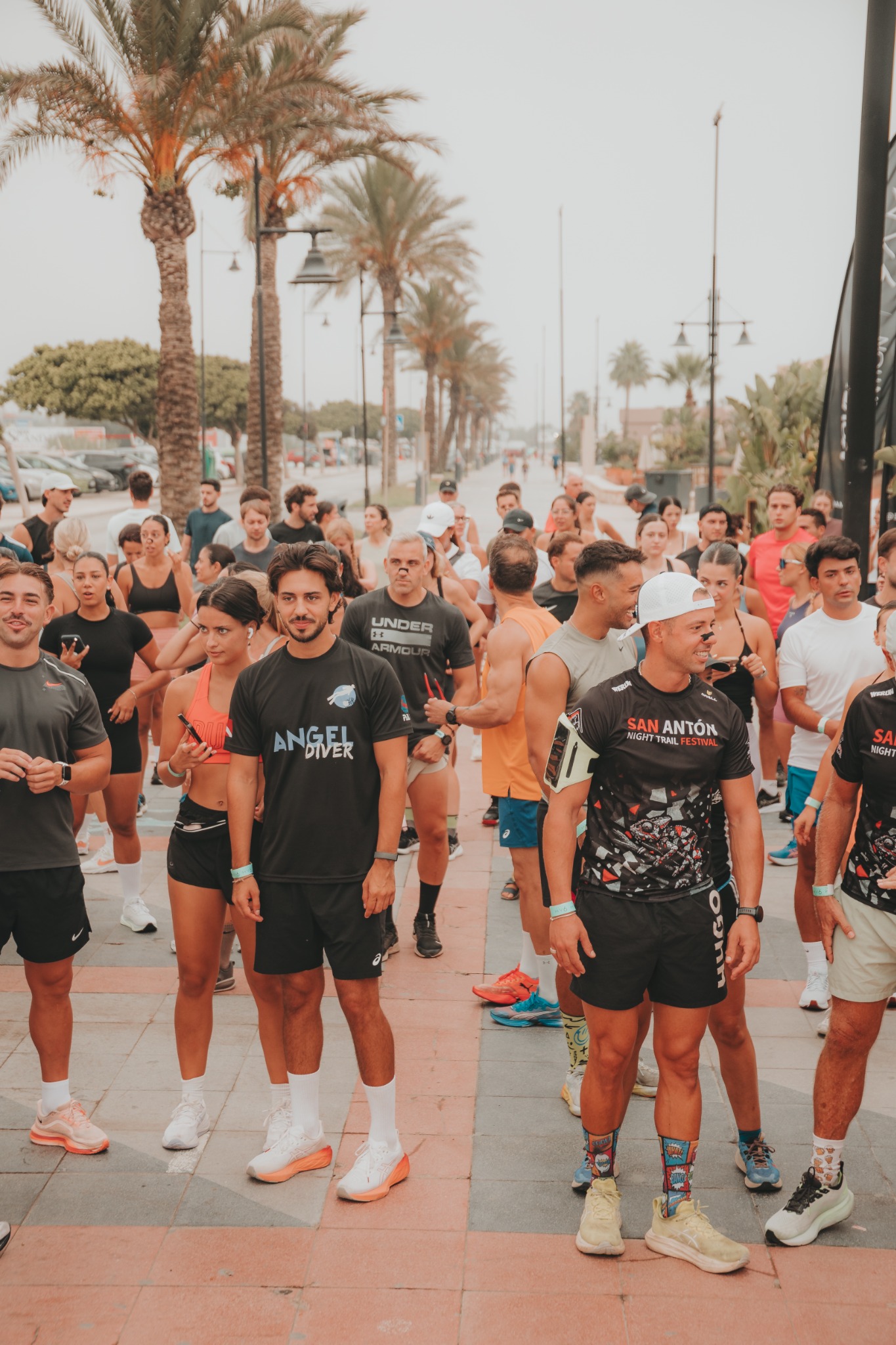Miembros de 9AM se reúnen para correr en el paseo marítimo